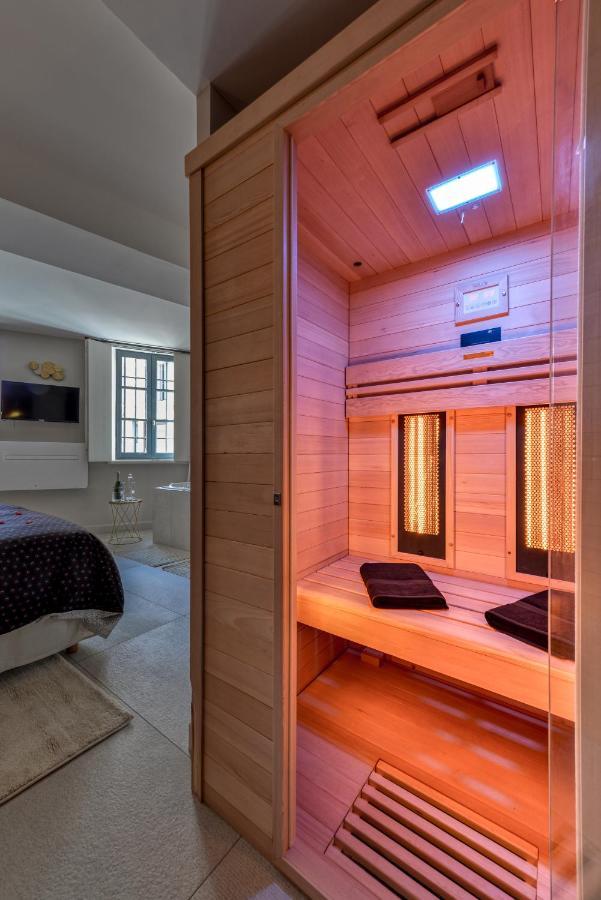Les Gites De Laure - O Lit Divin, Instant De Volupte, Balneo Sauna, Climatisation, Netflix, 160M De La Cite Medievale Carcassonne Bagian luar foto