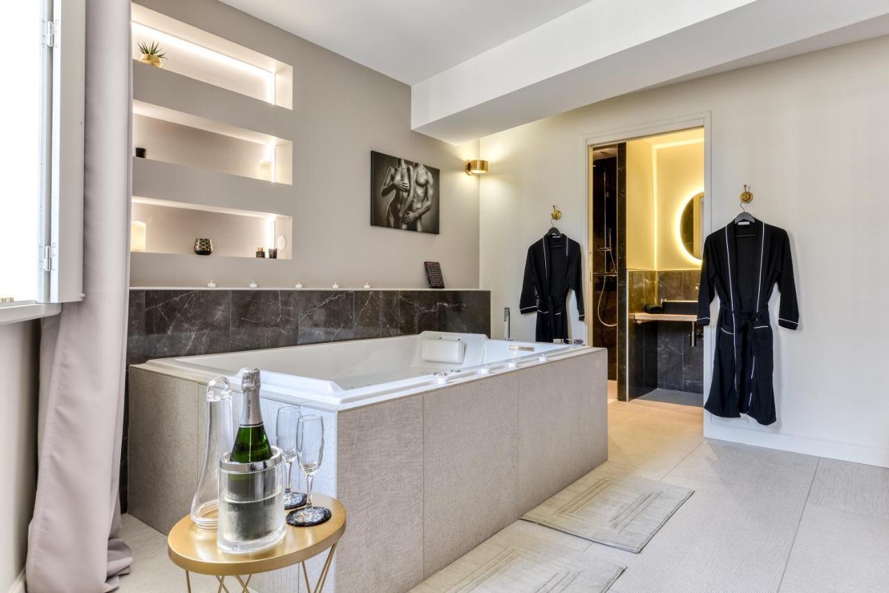 Les Gites De Laure - O Lit Divin, Instant De Volupte, Balneo Sauna, Climatisation, Netflix, 160M De La Cite Medievale Carcassonne Bagian luar foto