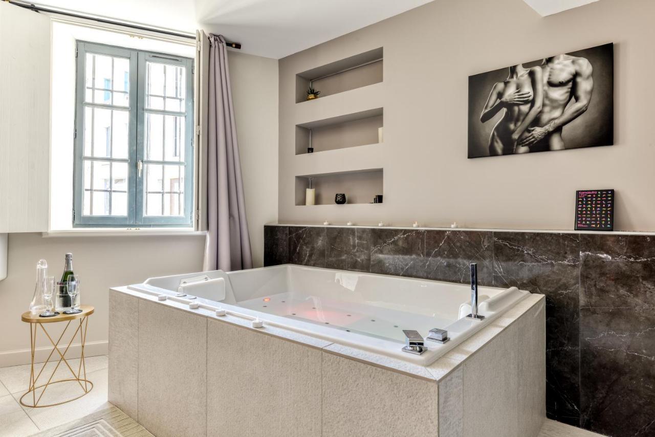 Les Gites De Laure - O Lit Divin, Instant De Volupte, Balneo Sauna, Climatisation, Netflix, 160M De La Cite Medievale Carcassonne Bagian luar foto