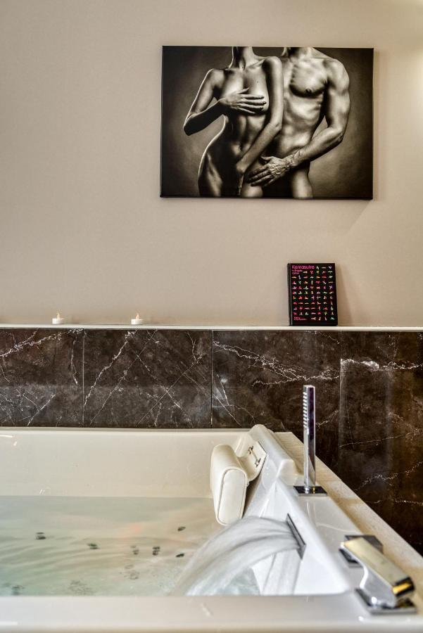 Les Gites De Laure - O Lit Divin, Instant De Volupte, Balneo Sauna, Climatisation, Netflix, 160M De La Cite Medievale Carcassonne Bagian luar foto